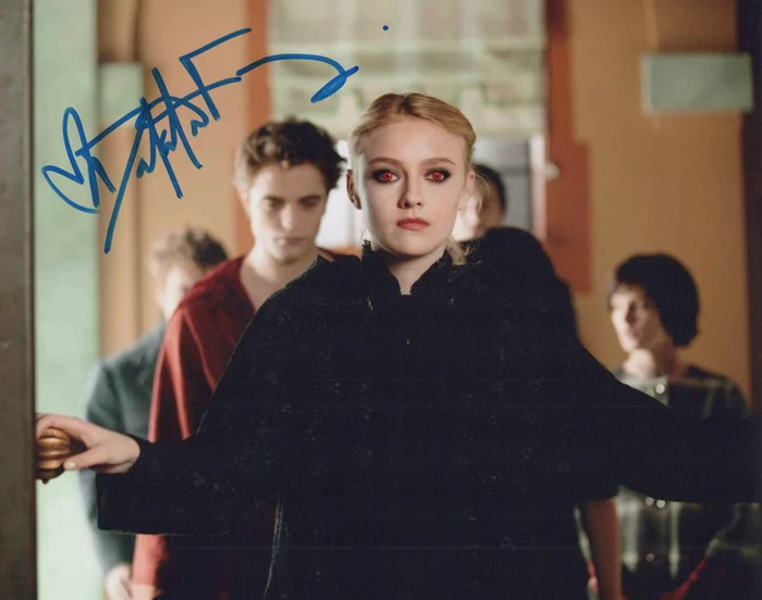 Dakota Fanning autograph