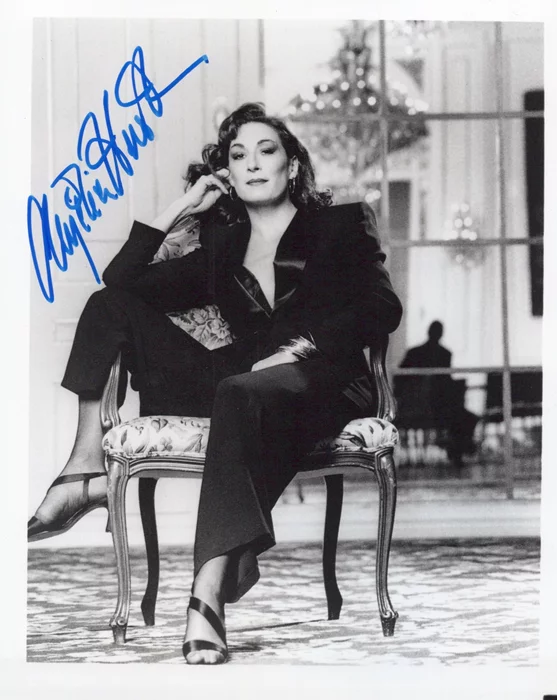 Anjelica Huston autograph