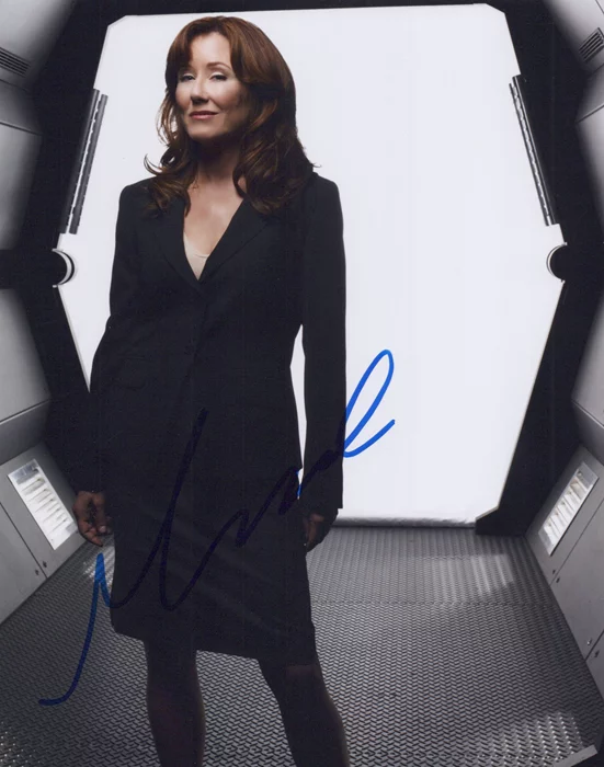 Mary McDonnell autograph