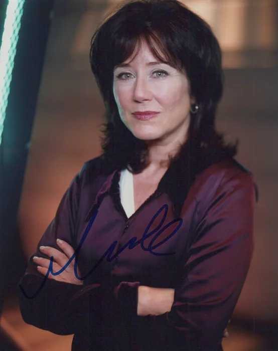 Mary McDonnell autograph