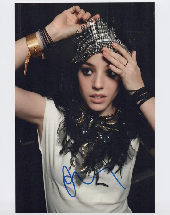 Olivia Thirlby autograph