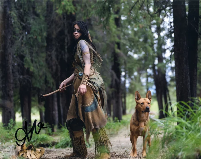 Amber Midthunder autograph