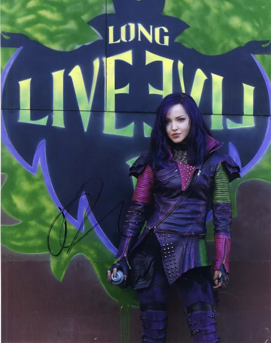Dove Cameron autograph