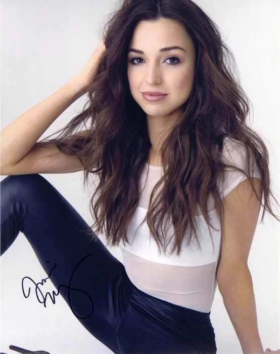 Jessica Meraz autograph