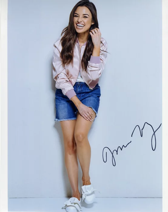 Jessica Meraz autograph