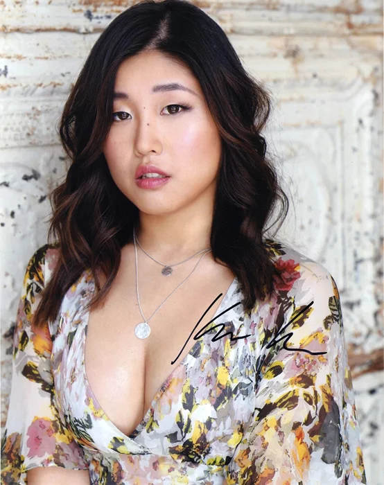 Kahyun Kim autograph