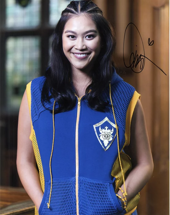 Dianne Doan autograph