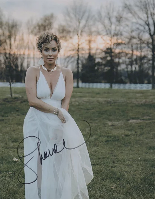 Shana DeAndrea autograph