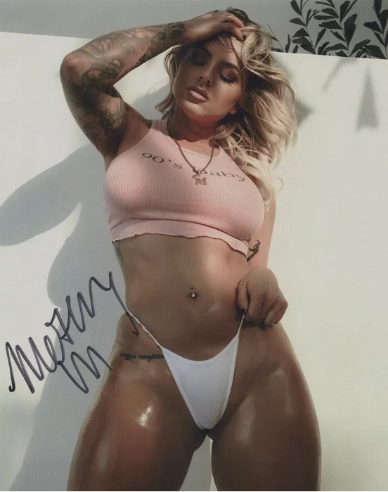 Motley Monroe autograph