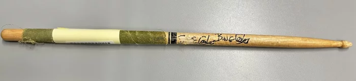 Bun E. Carlos autograph
