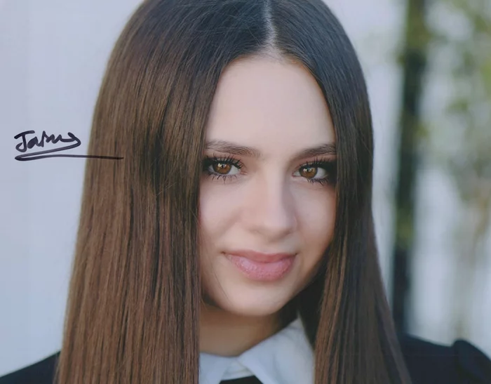 Jaime Adler autograph