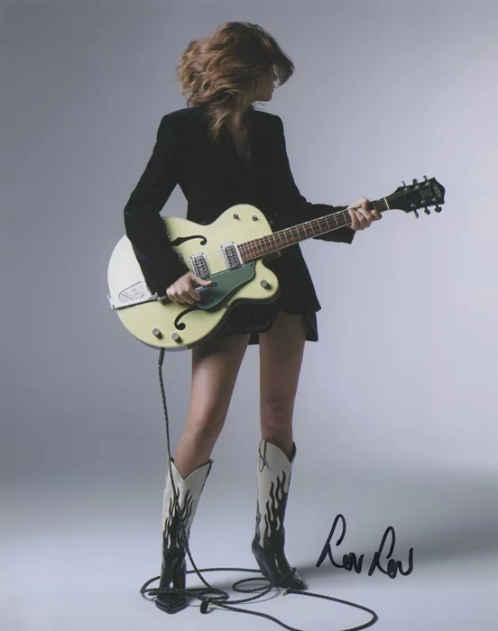 Lou Lou Safran autograph
