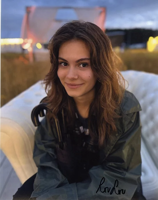 Lou Lou Safran autograph