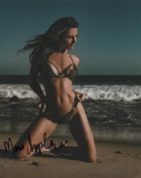 Maria Shapley autograph