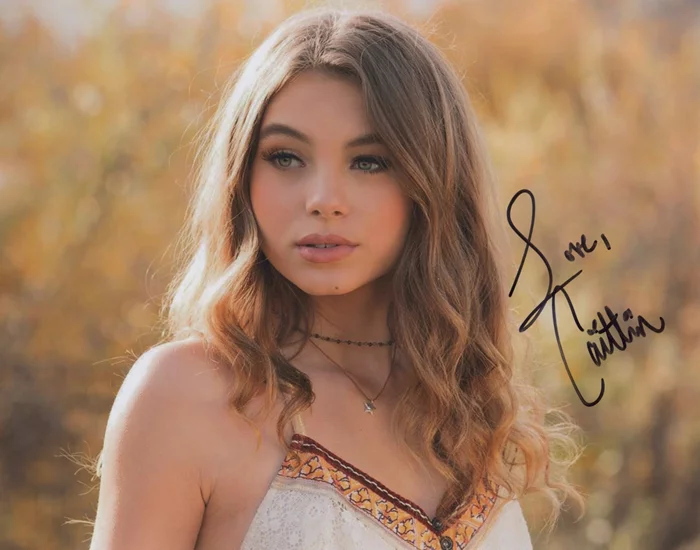 Caitlin Carmichael autograph