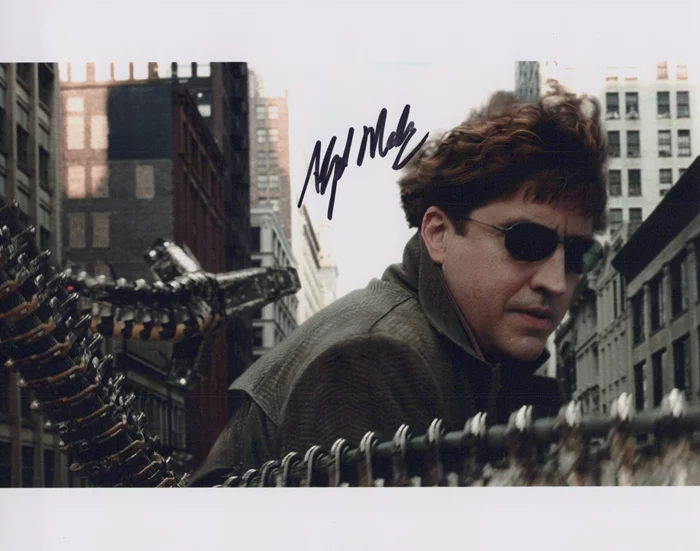 Alfred Molina autograph