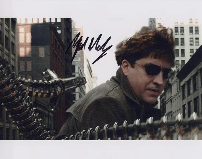 Alfred Molina autograph
