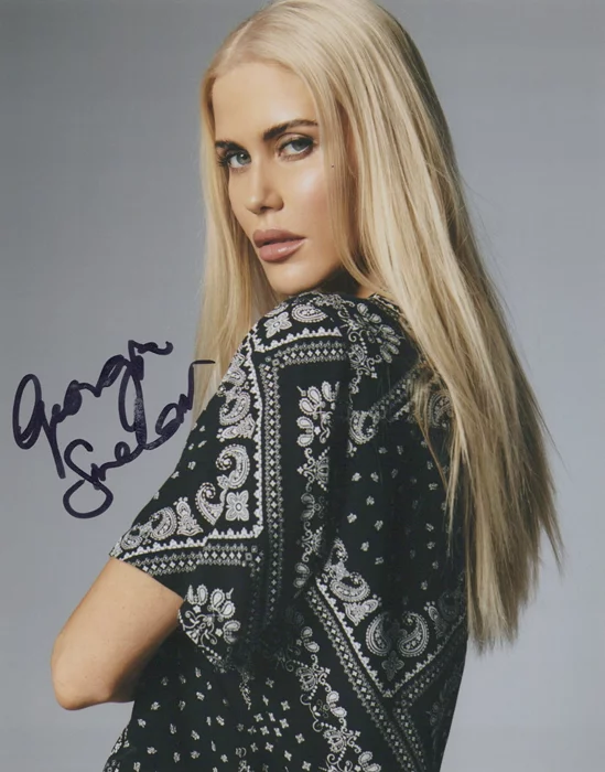 Georgia Sinclair autograph