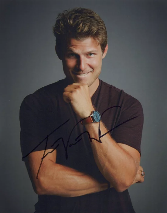 Travis Van Winkle autograph