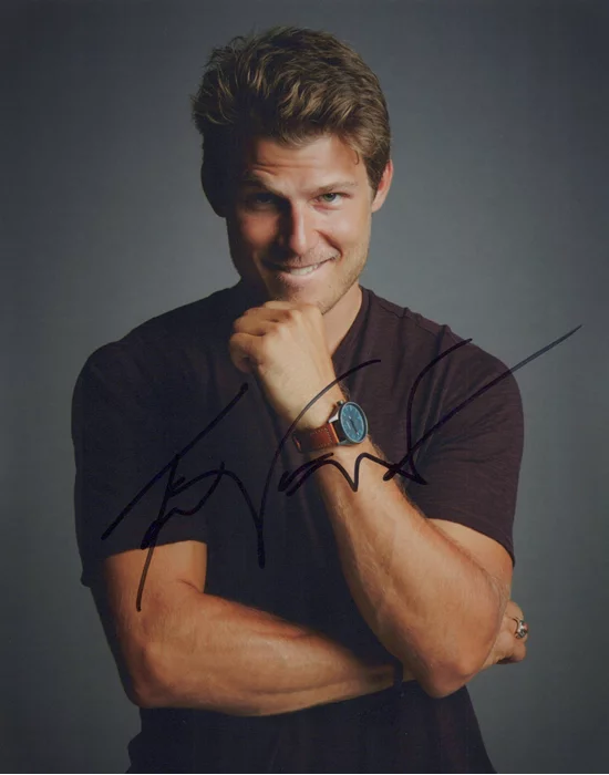 Travis Van Winkle autograph