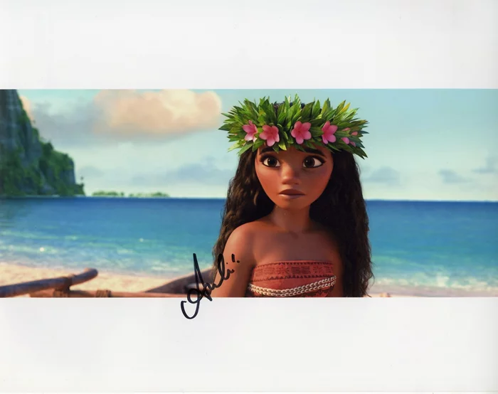 Auli'i Cravalho autograph