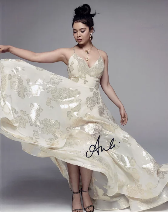 Auli'i Cravalho autograph