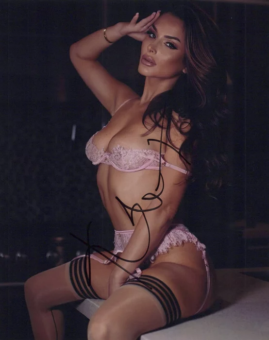 Kitty Darlin autograph