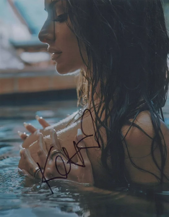 Kitty Darlin autograph