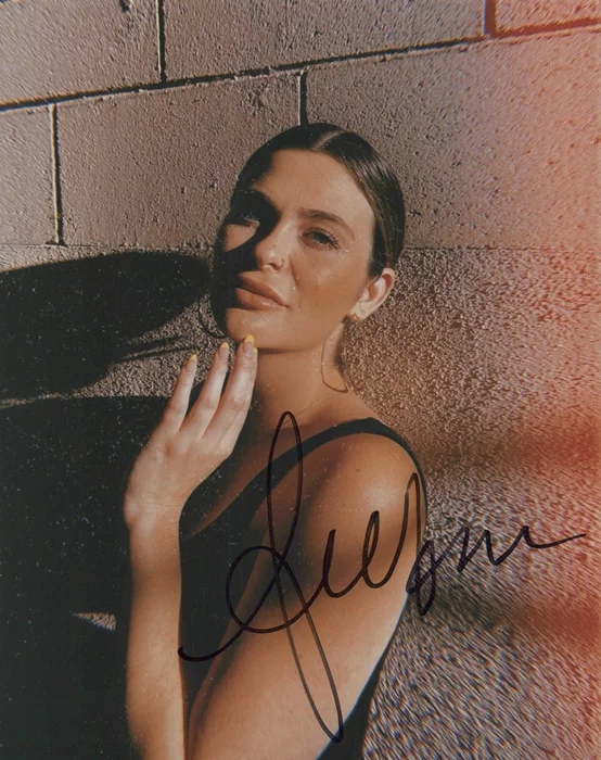 Alexis Hana autograph