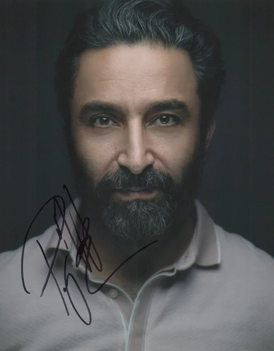Pej Vahdat autograph
