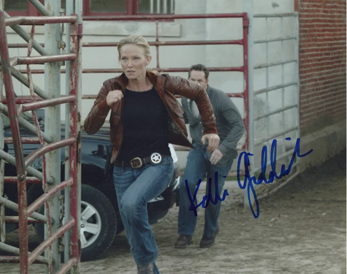 Kelli Giddish autograph