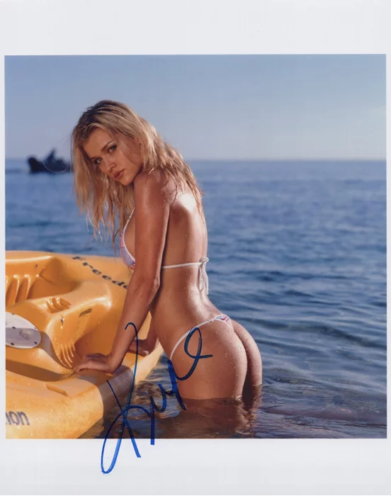 Joanna Krupa autograph