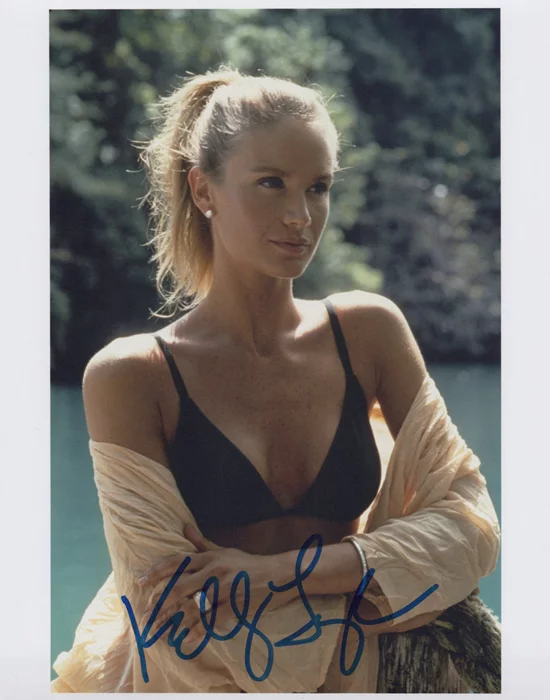 Kelly Lynch autograph
