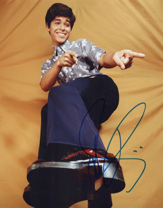 Wilmer Valderrama autograph