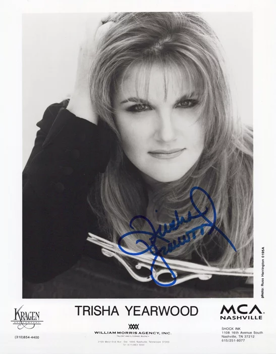 Trisha Yearwood autograph