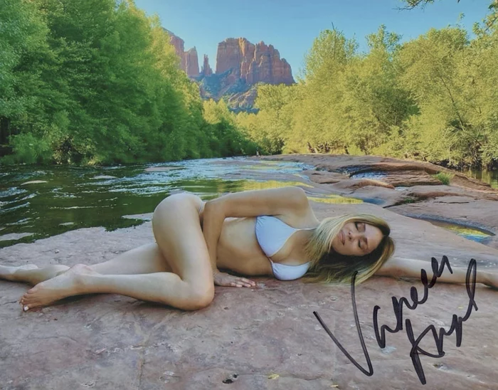 Vanessa Angel autograph