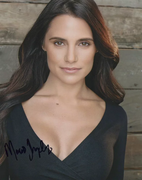 Maria Shapley autograph