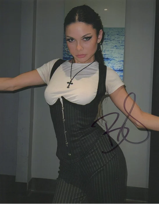 Bella Shepard autograph