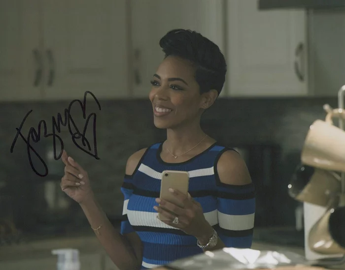 Jazmyn Simon autograph