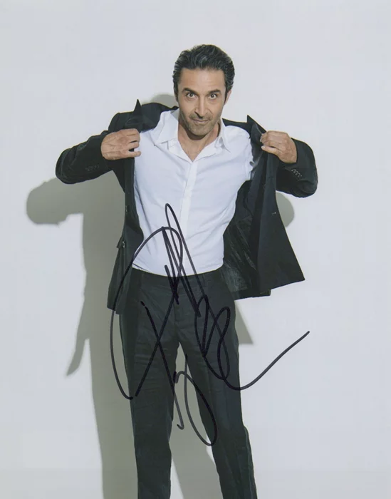 Pej Vahdat autograph