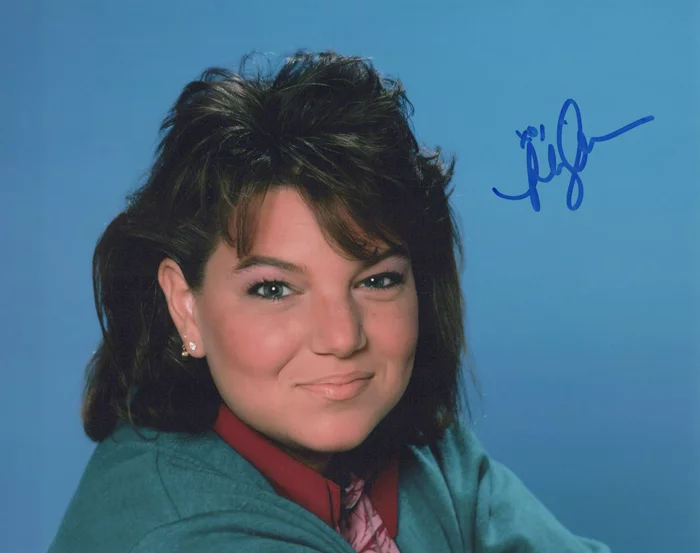Mindy Cohn autograph