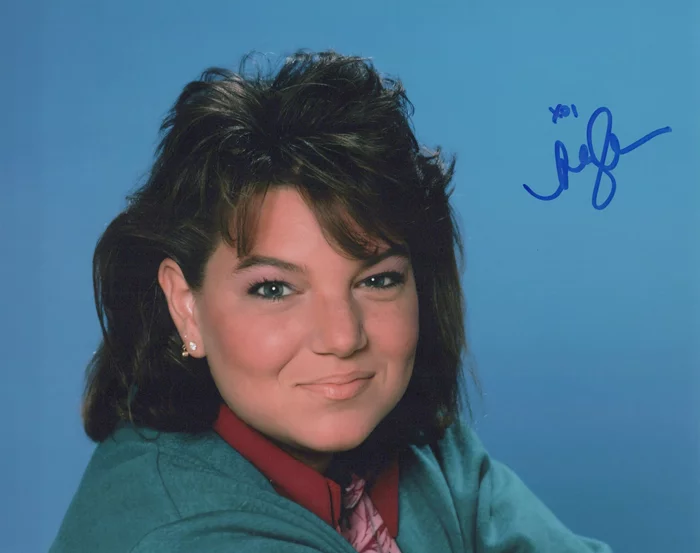 Mindy Cohn autograph