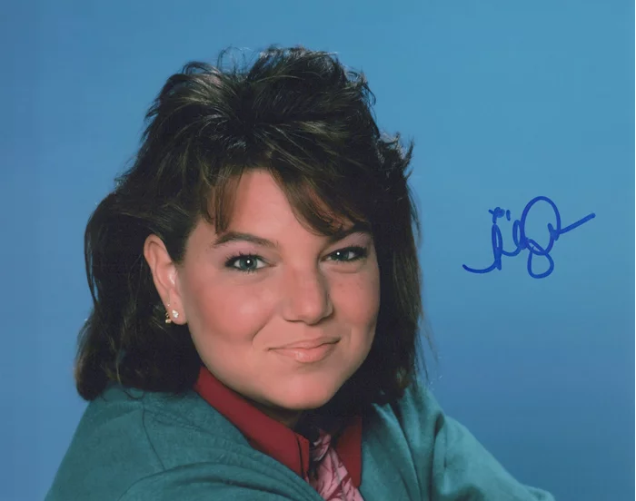 Mindy Cohn autograph