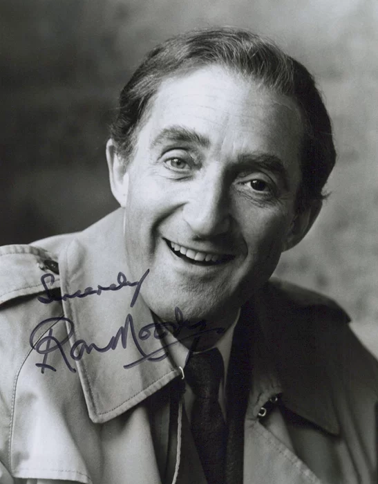 Ron Moody autograph