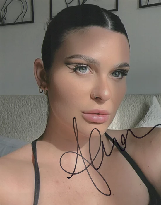 Alexis Hana autograph