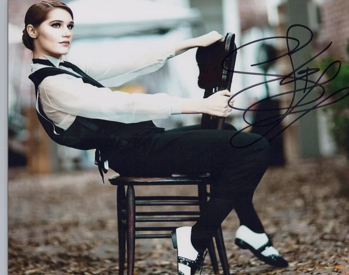 Serena Laurel autograph