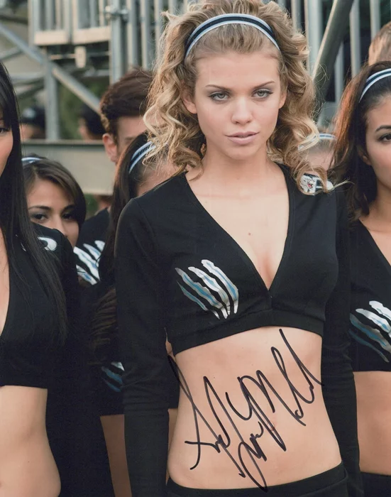 AnnaLynne McCord autograph