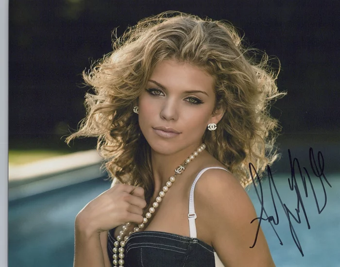 AnnaLynne McCord autograph