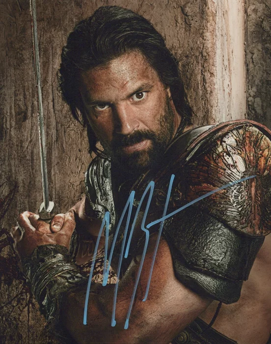 Manu Bennett autograph