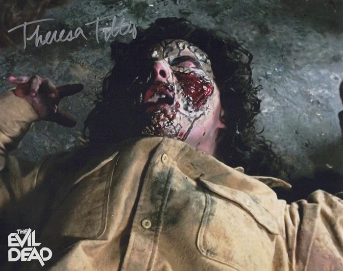 Theresa Tilly autograph